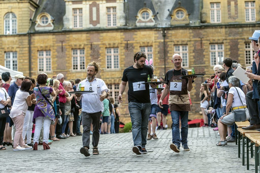 Fête de la bière à Charleville-Mézières - course des garçons de café - David Truillard