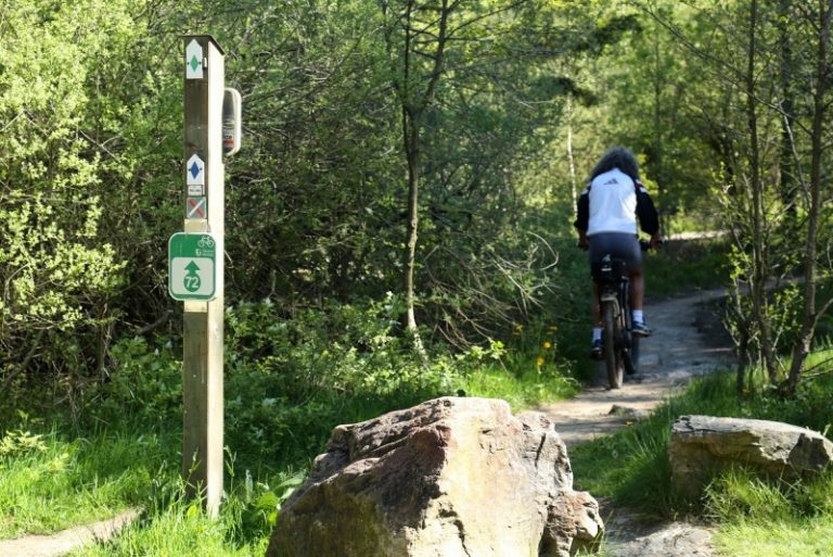 Cycliste sur le réseau Points-nœuds de la Province de Liège ©FTPL P. Fagnoul