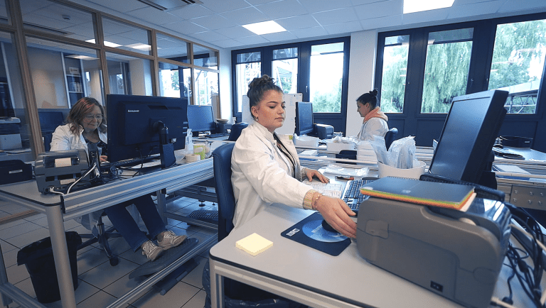 Labo Clinique Saint-Luc à Bouge - Labo 23 - nouvelle chaine automatisée
