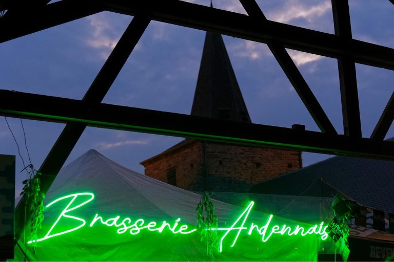 Enseigne d'un des brasseurs présents lors du Tripel Beer Fest à Vresse-sur-Semois.