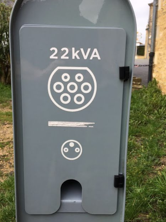 Recharger sa voiture à Launois-sur-Vence