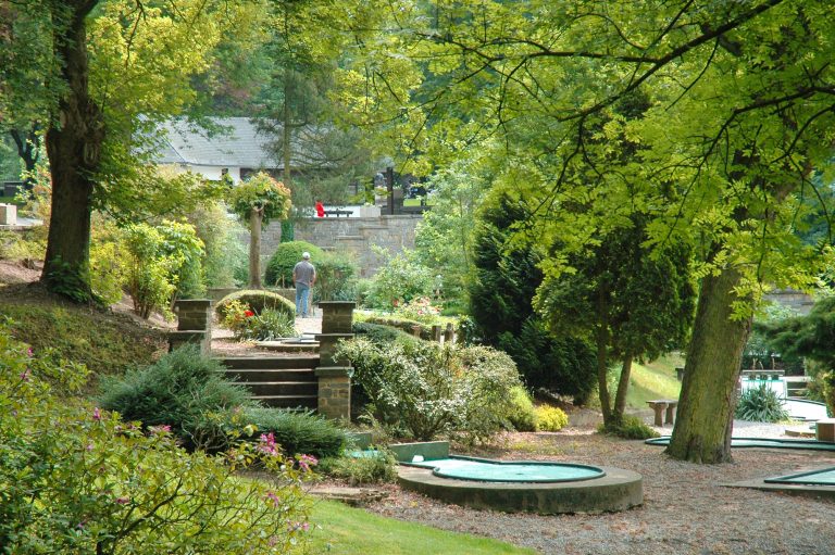 Terrain de minigolf au Domaine de Wégimont.