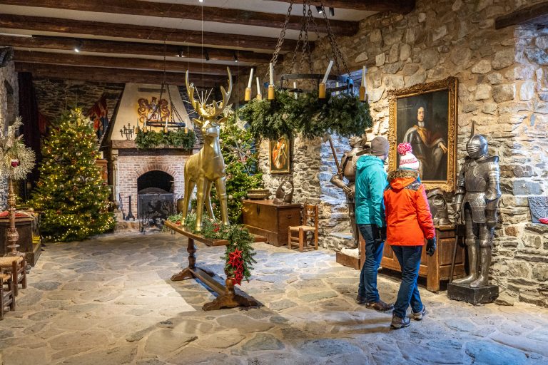 Noël au Château de Reinhardstein - Ovifat - Intérieur - Couple © WBT - Olivier Bourgi