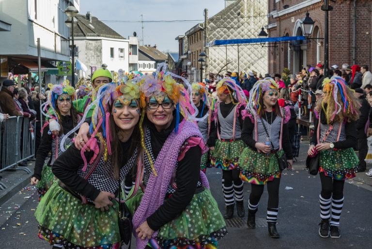 Participants au Carnaval de Kelmis (Rosenmontag).