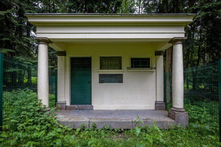Bâtiment de la Source de la Reine.