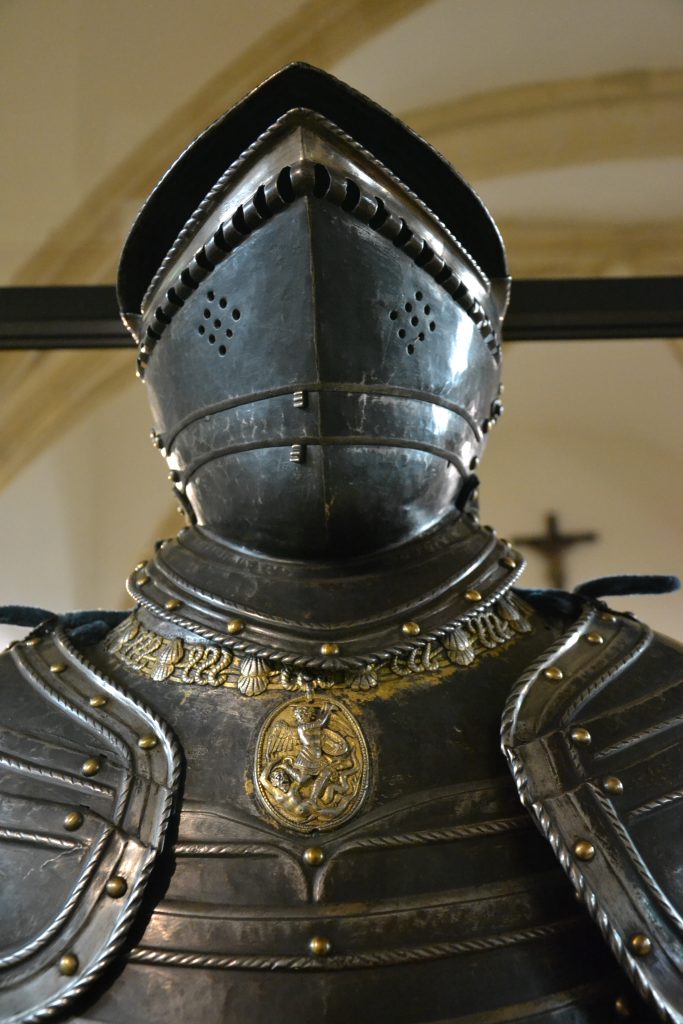 Une armure issue de l'exposition au Château de Sedan.