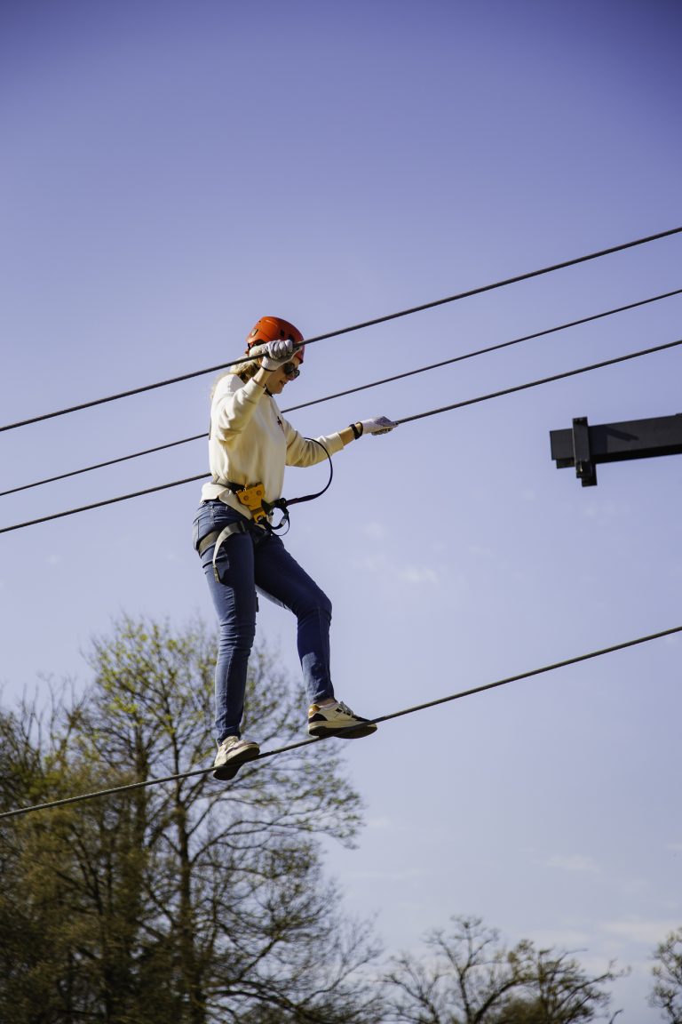 Participante parcourd accropierre - pont suspendu au fort de Charlemont.
