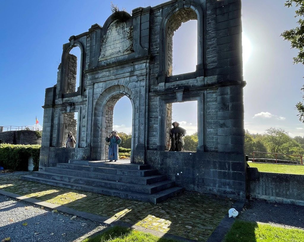 Les Balades accompagnées d'une sorcière au château comtal