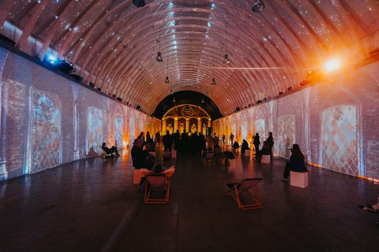 Experience immersive Cristal Vivant Projection avec du Public assis.