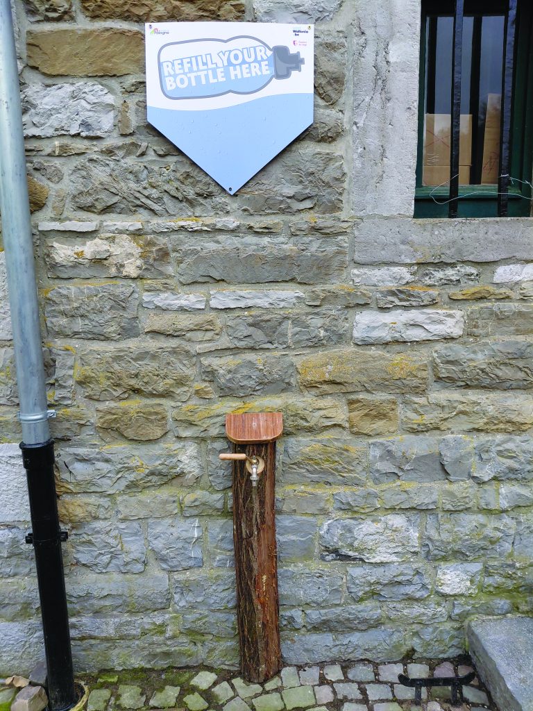 Point de remplissage pour gourdes au Domaine de Palogne.