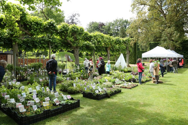Jardins de printemps au Château de Jehay.