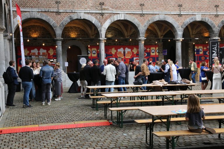 Photo d'ambiance de l'événement "Cité de la bière" au musée de la Vie wallonne.