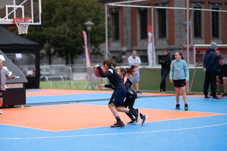Au nom du ballon, match de Basket.