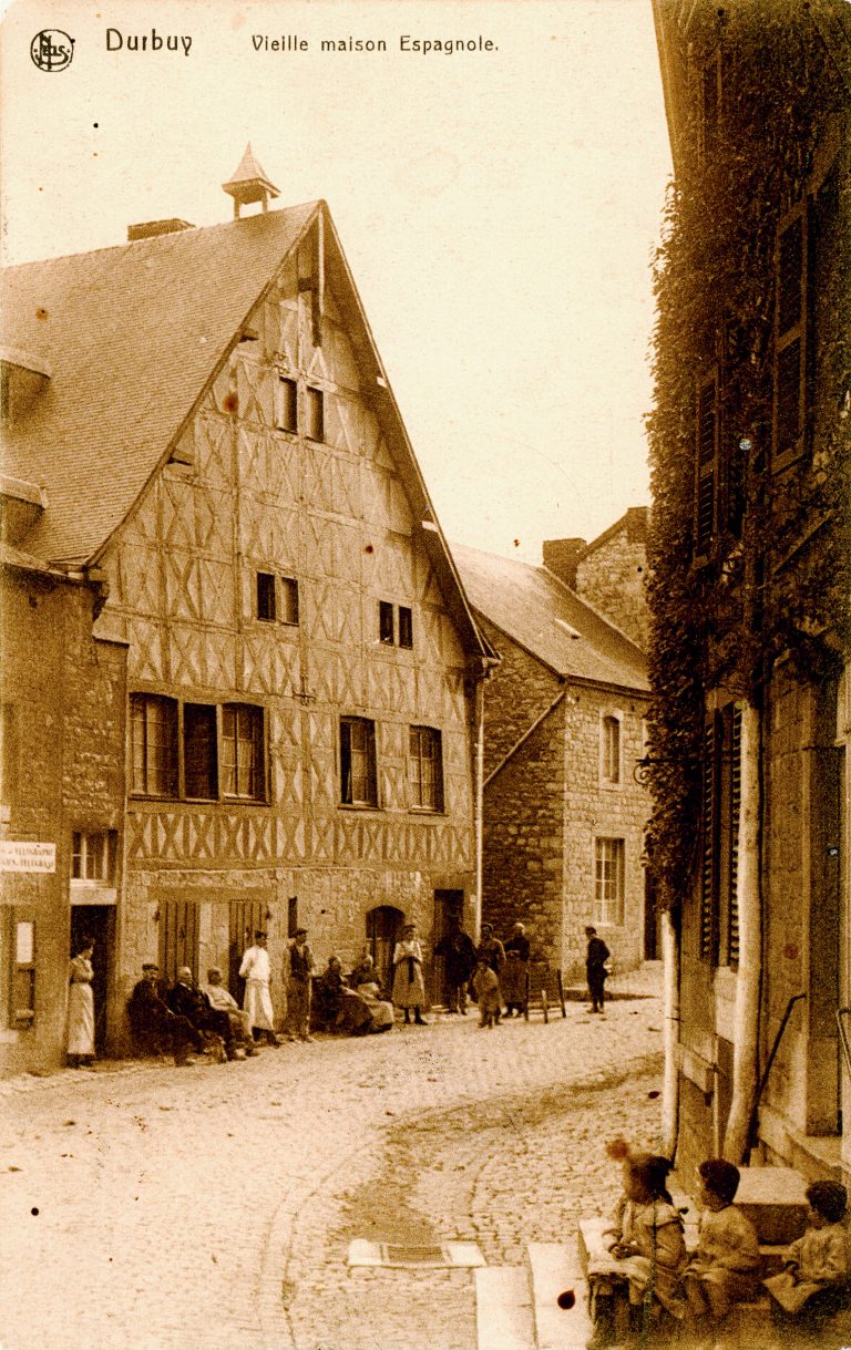 La Hallle aux blés de Durbuy dans le temps.