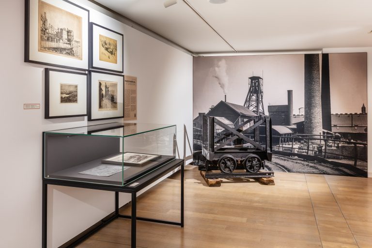 Expo Gustave Marissiaux La Mine en Lumière au Musée de la Vie wallonne.